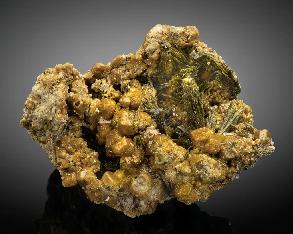 Grossular, Epidote image