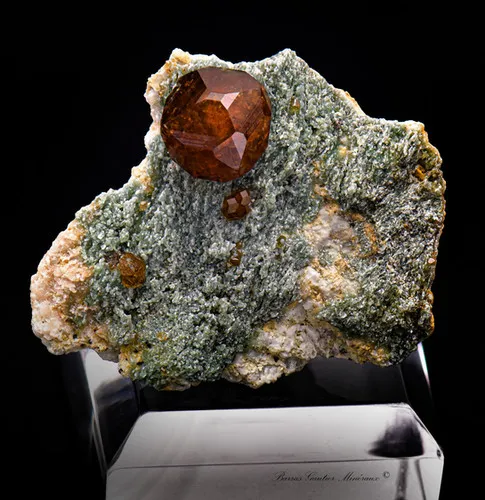 Grossular Garnet series Ougrandite. image