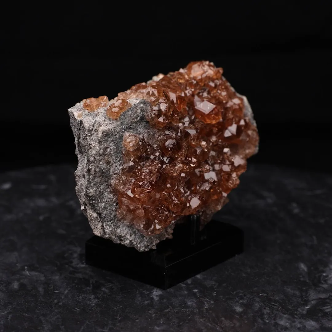 Grossular v. Hessonite - image 2