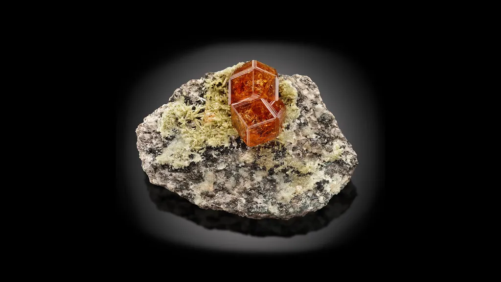 Grossular (var. Hessonite) image