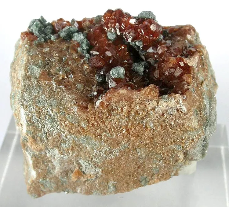 Grossular (Var: Hessonite), Clinochlore image