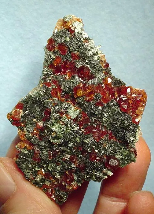 Grossular (Var: Hessonite), Clinochlore image