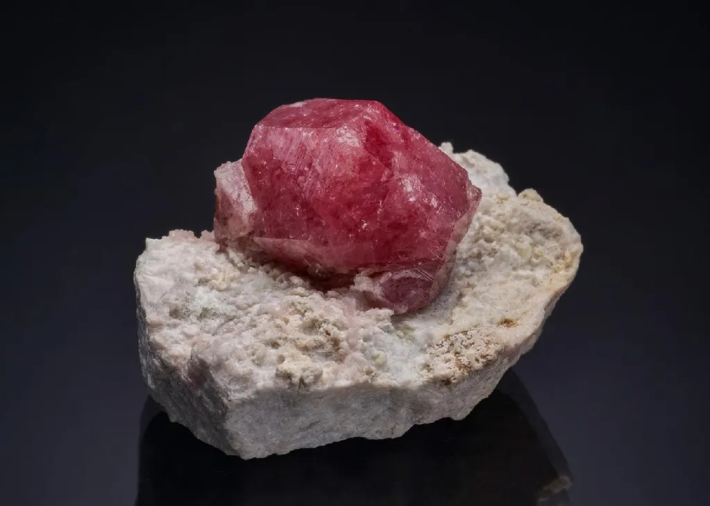 Grossular var. Rosolite image