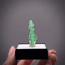 Grossular var. Tsavorite Garnet (faden) - image 2