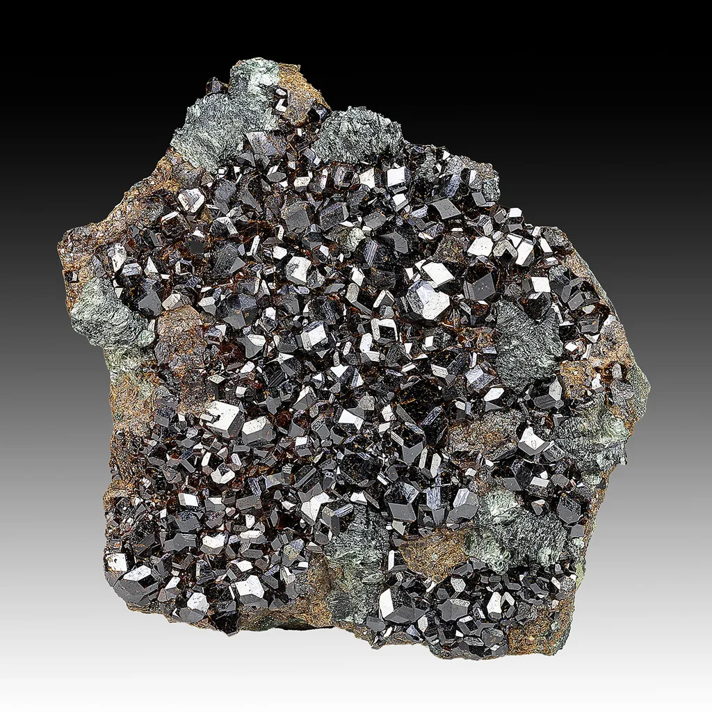 Grossular with Clinochlore image