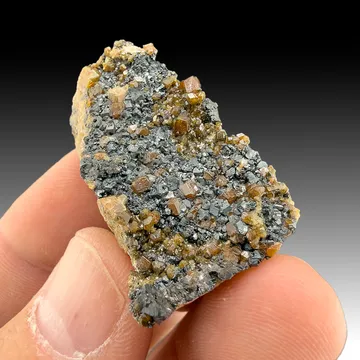 Grossular with Magnetite