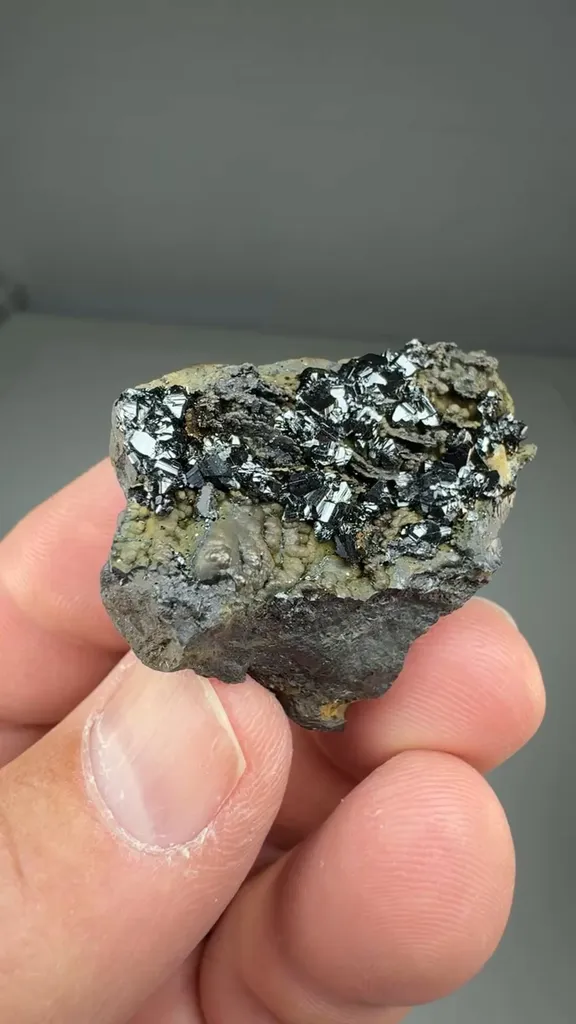 Groutite - image 2