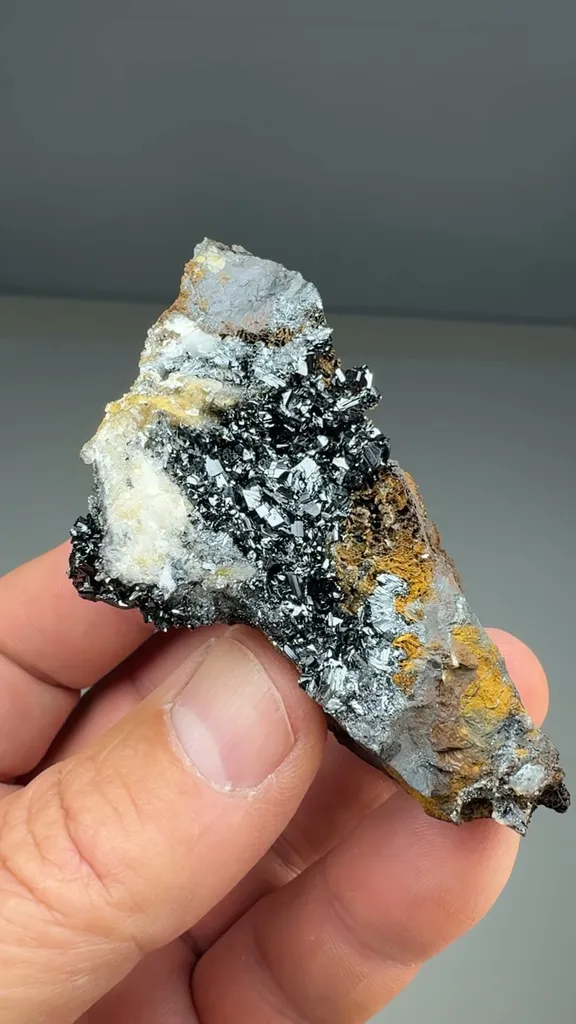 Groutite - image 2