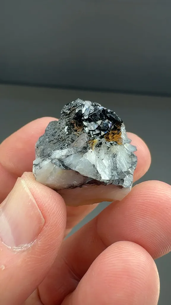 Groutite - image 2
