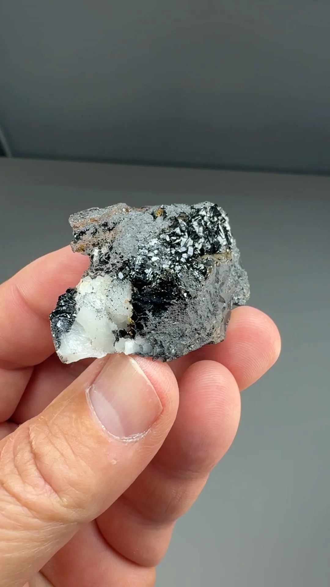 Groutite - image 2