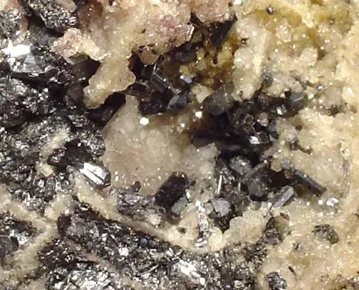 Groutite - image 2