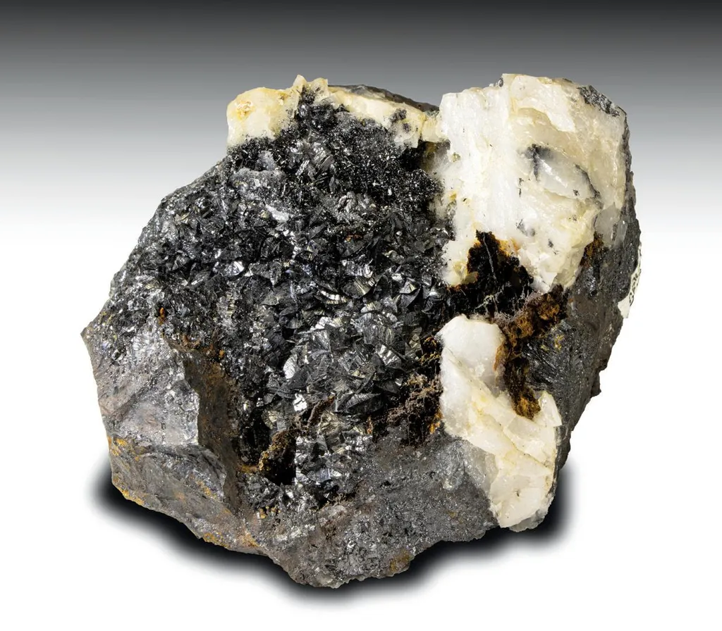 Groutite image