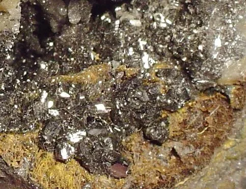Groutite - image 2