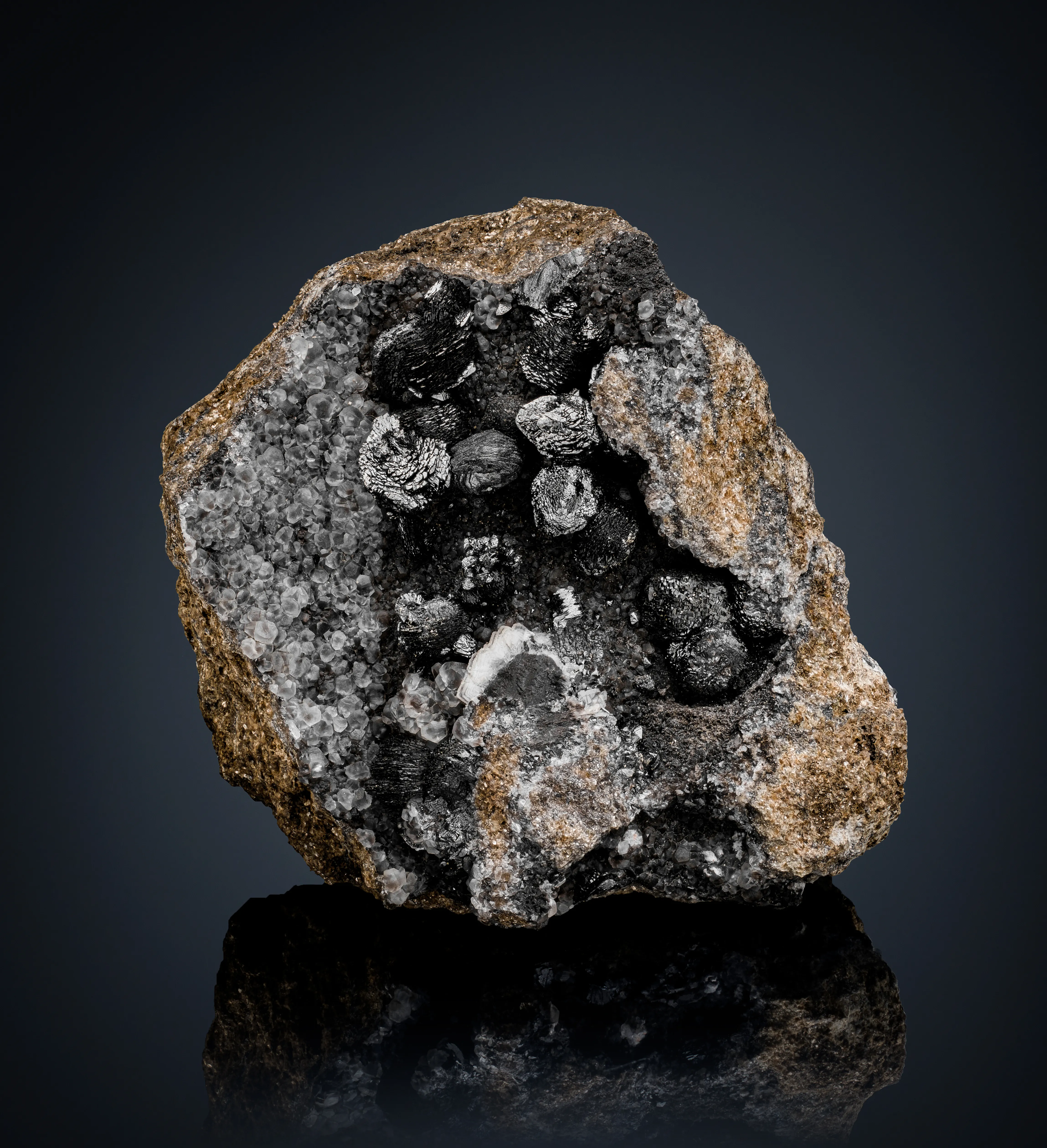 Groutite from Ukraine, Kirovohrad Oblast, Holovanivsk Raion, Zavalie Graphite Deposit - image 1