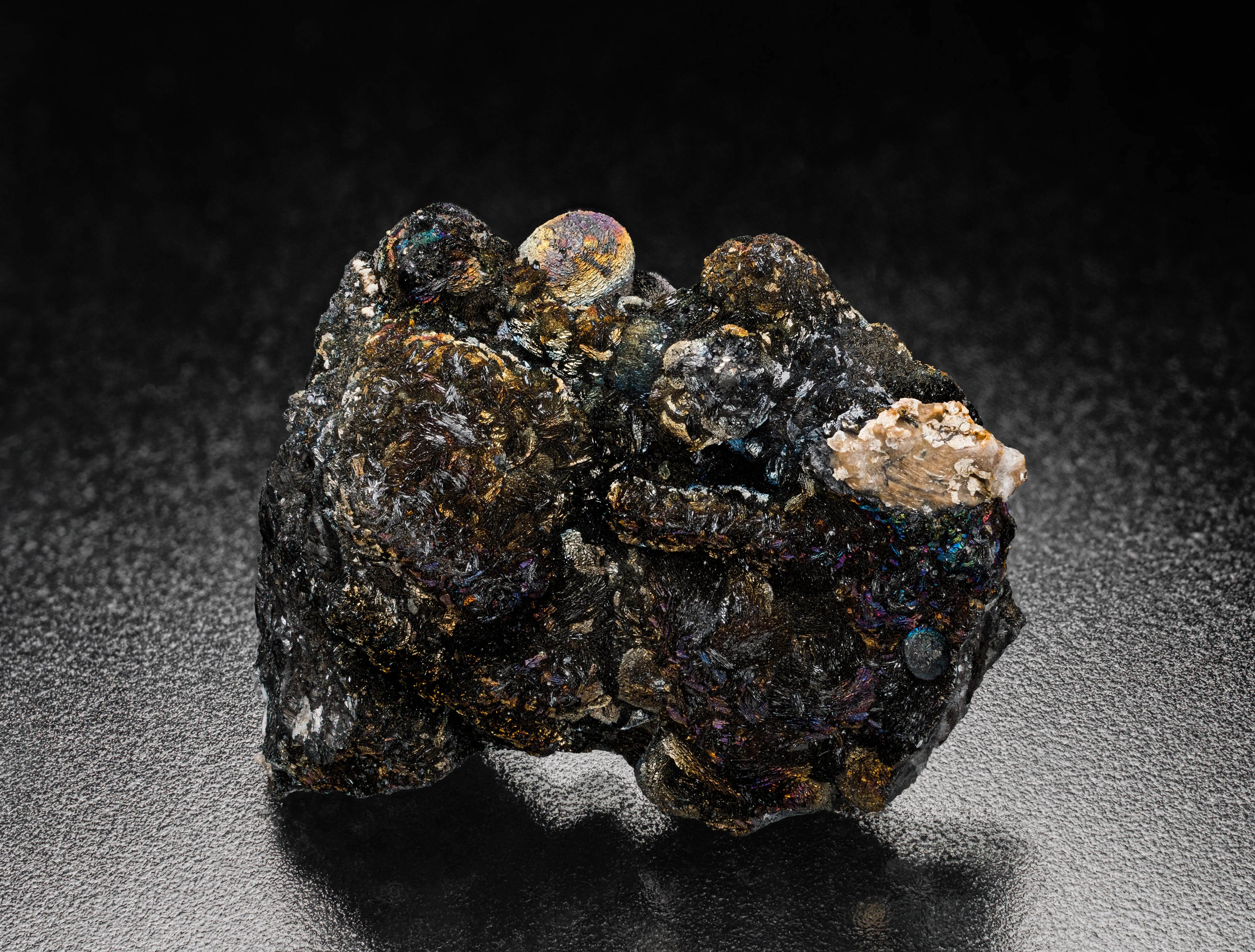 Groutite from Ukraine, Kirovohrad Oblast, Holovanivsk Raion, Zavalie Graphite Deposit - image 1