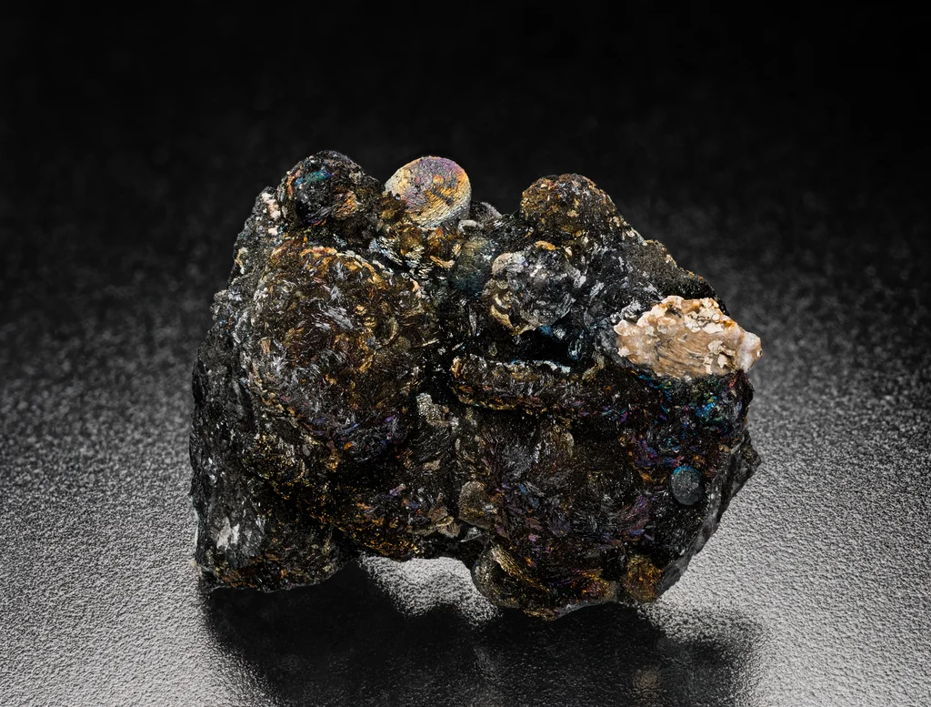 Groutite from Zavalie Graphite Deposit, Holovanivsk Raion, Kirovohrad Oblast, Ukraine image