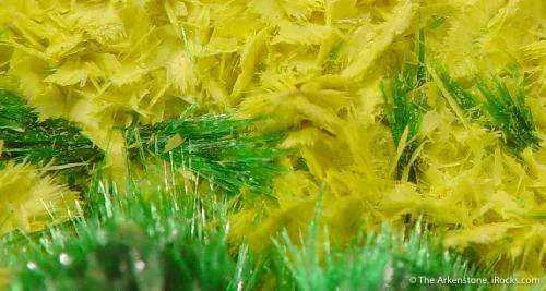 Guilleminite on Malachite - image 4