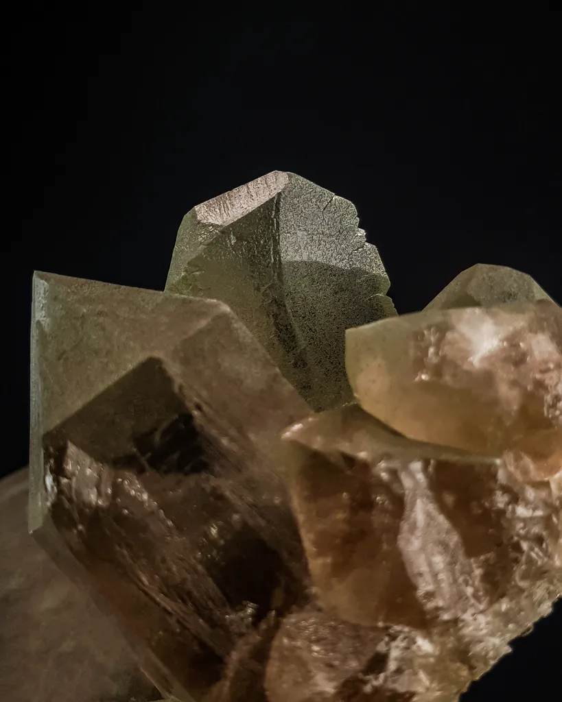 Gwindel smoky quartz on matrix - Talèfre, Mont-Blanc, French Alps - image 8