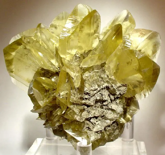 Gypsum, Gypsum (Var: Selenite) image