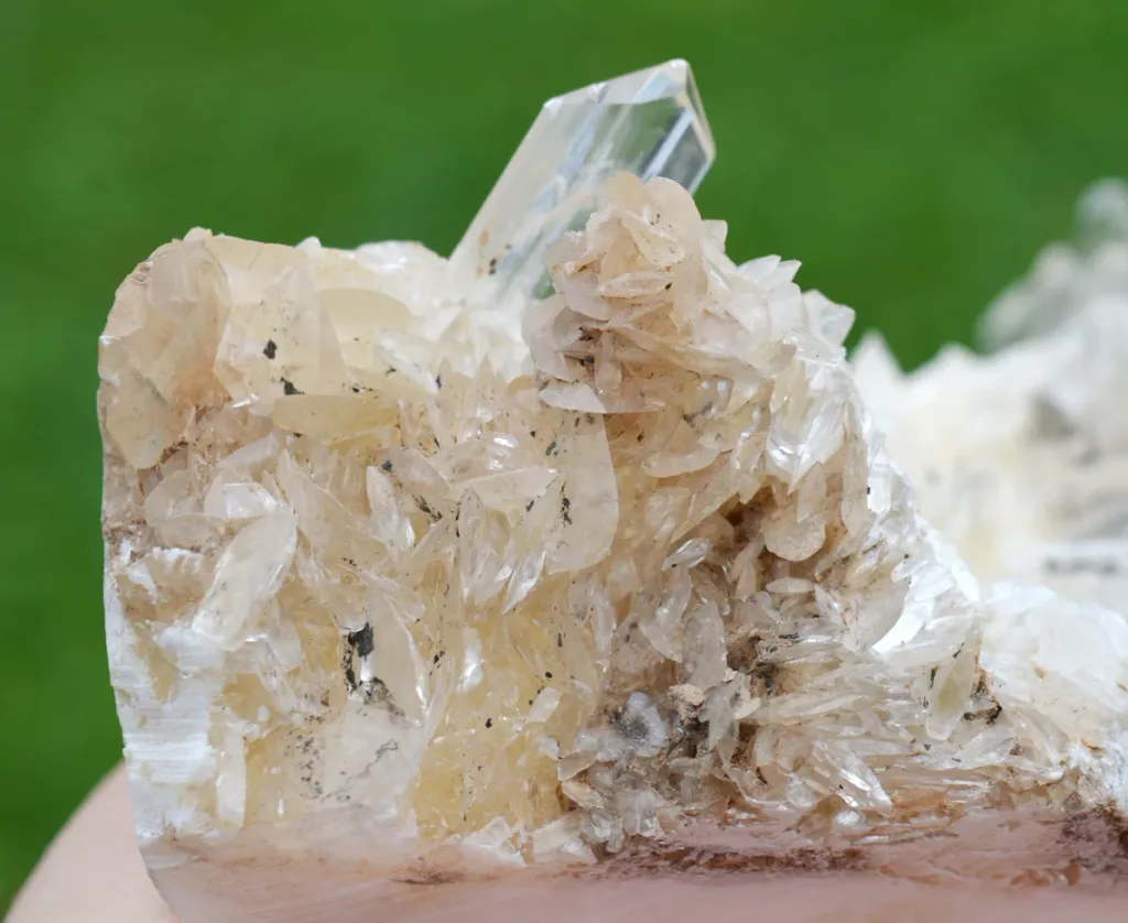 Gypsum on Gypsum var. Alasbaster 825 grams - Alabaster quarries, Zaragoza, Aragón, Spain - image 9