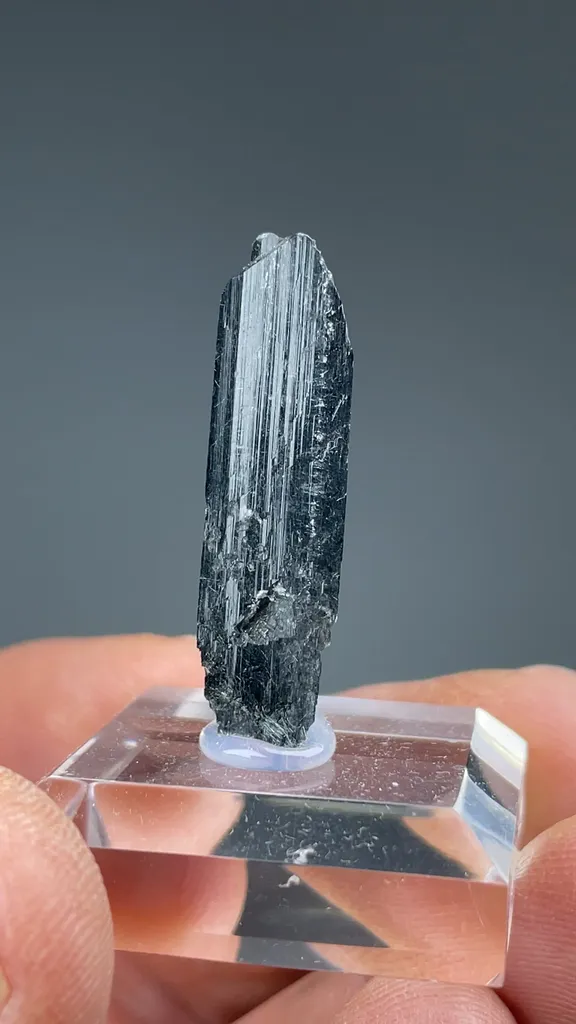Gypsum with Boulangerite inclusions - image 2