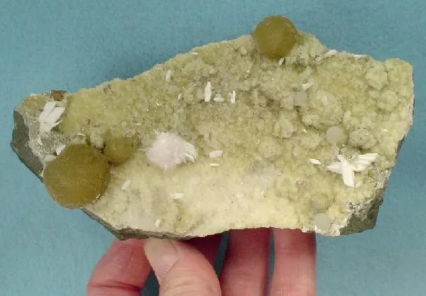 Gyrolite, Okenite, Laumontite image