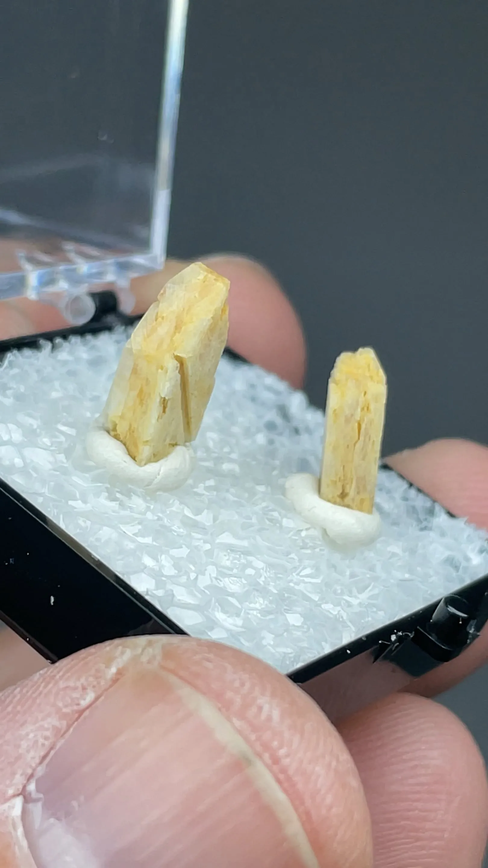 Hambergite - image 2