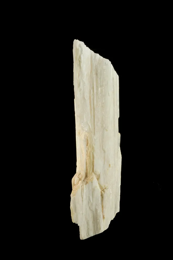 Hambergite - image 3