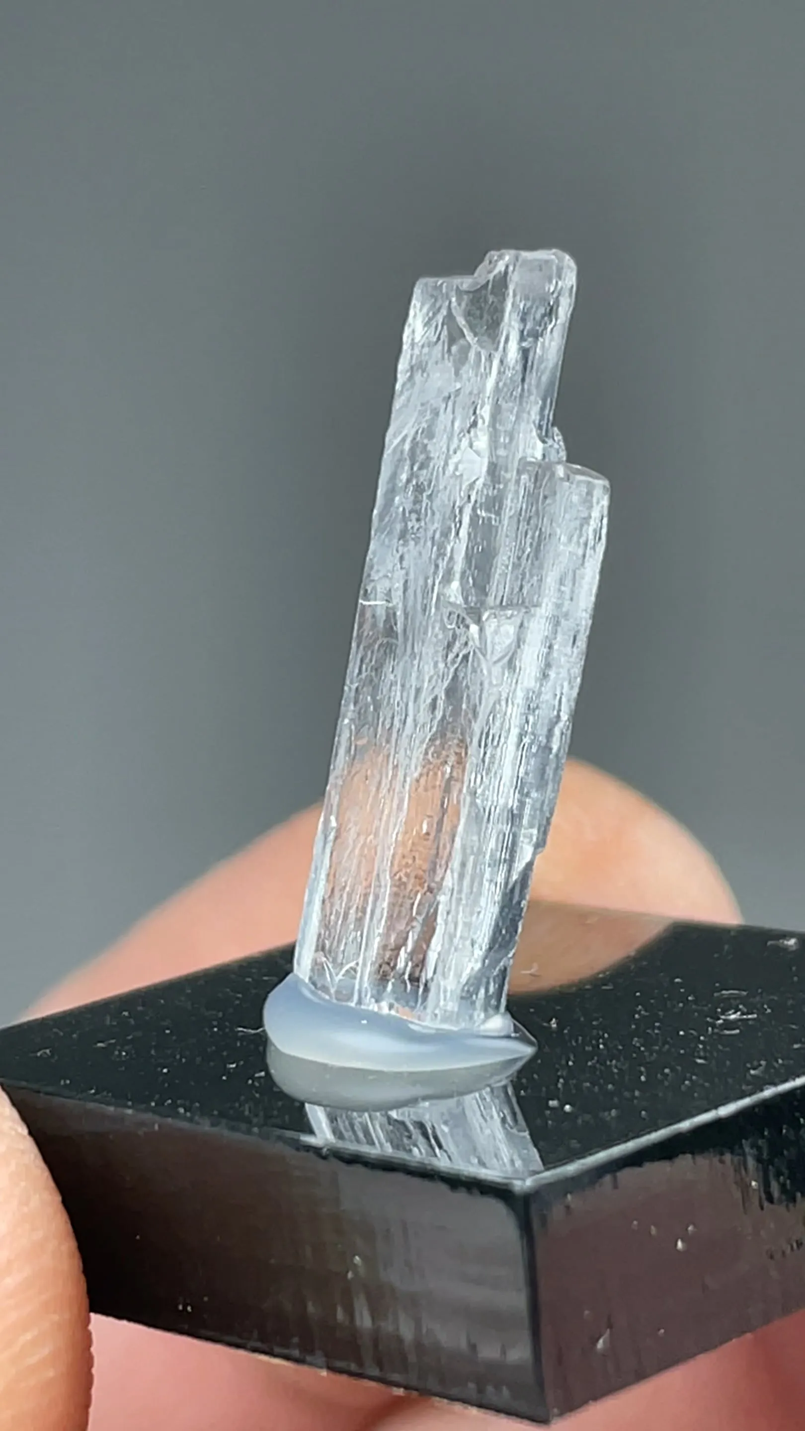 Hambergite - image 2