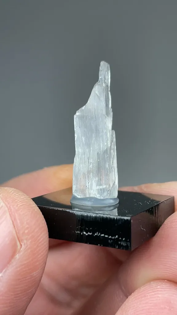 Hambergite - image 2