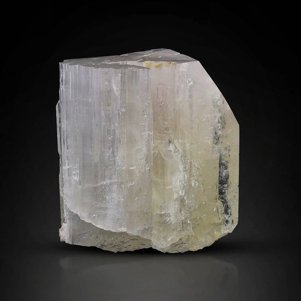 Hambergite from Skardu District, Gilgit-Baltistan, Pakistan image