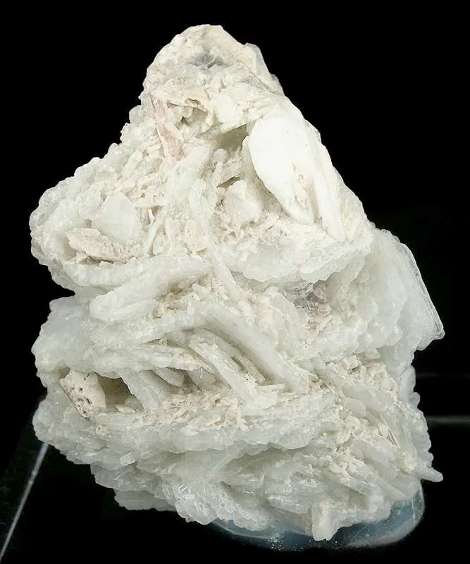 Hambergite on Cleavelandite - image 2