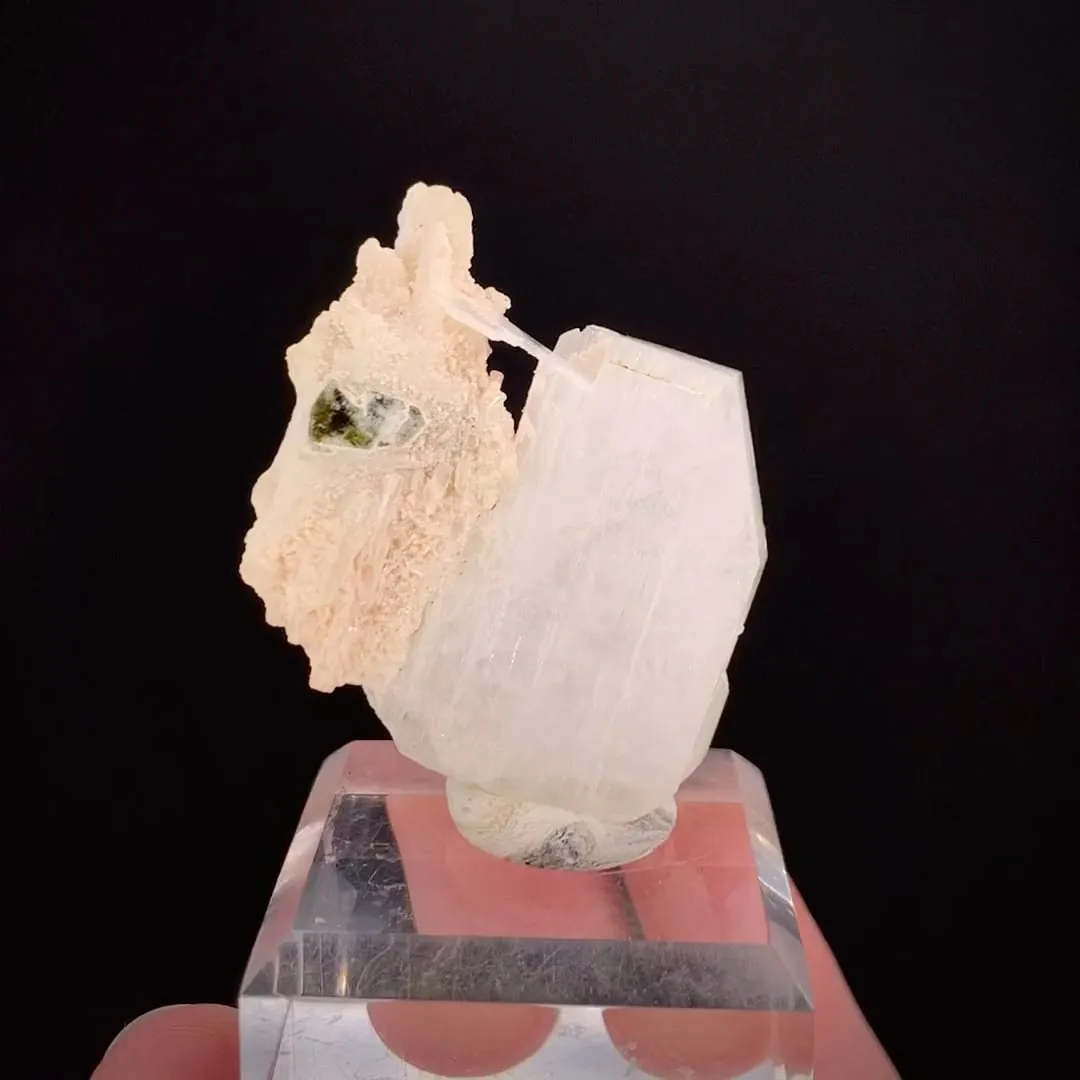 Hambergite (twinned) - image 2