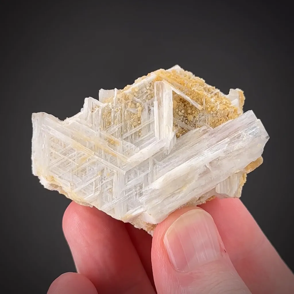 Hambergite (twinned) image