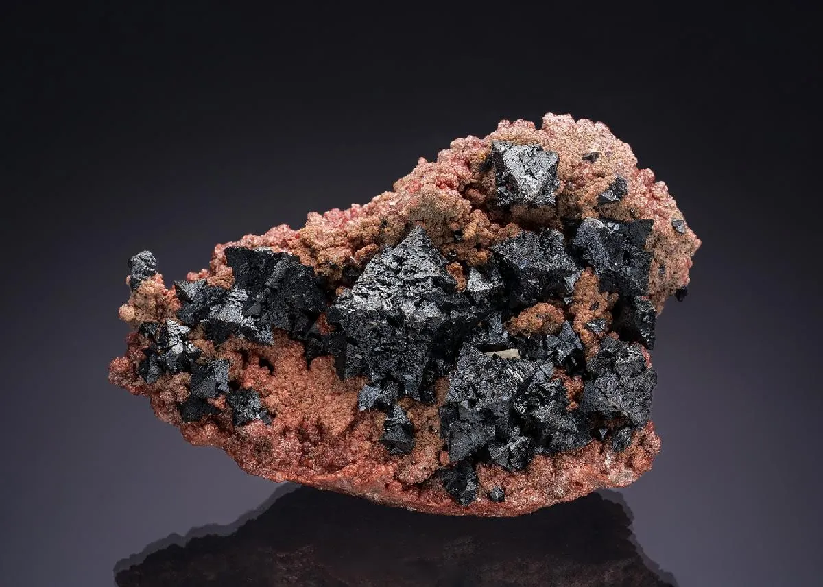 Hausmannite on Andradite - image 1