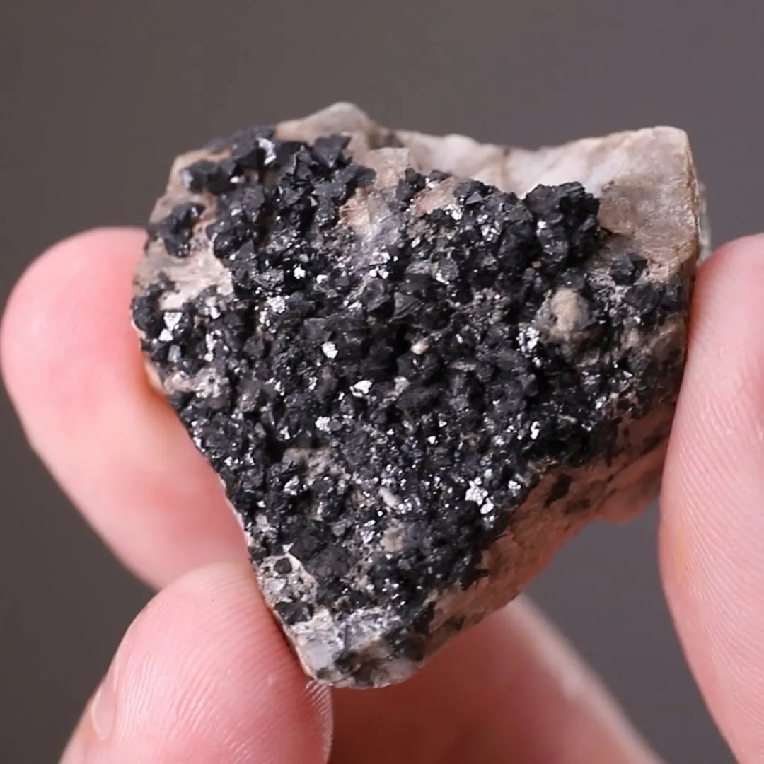 Hausmannite on Barite - image 2