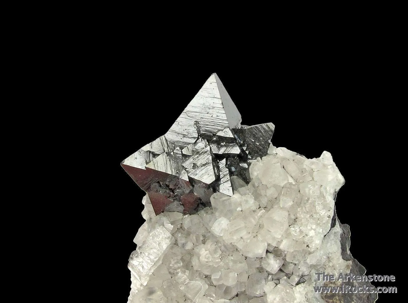 Hausmannite on Calcite - image 1