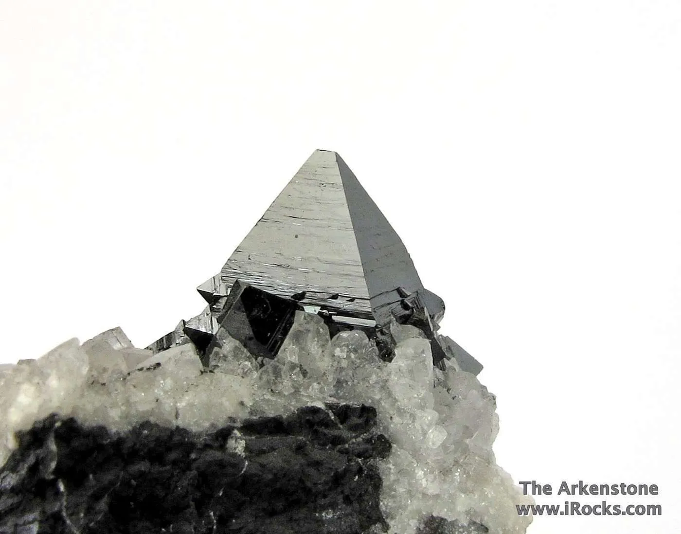 Hausmannite on Calcite - image 4