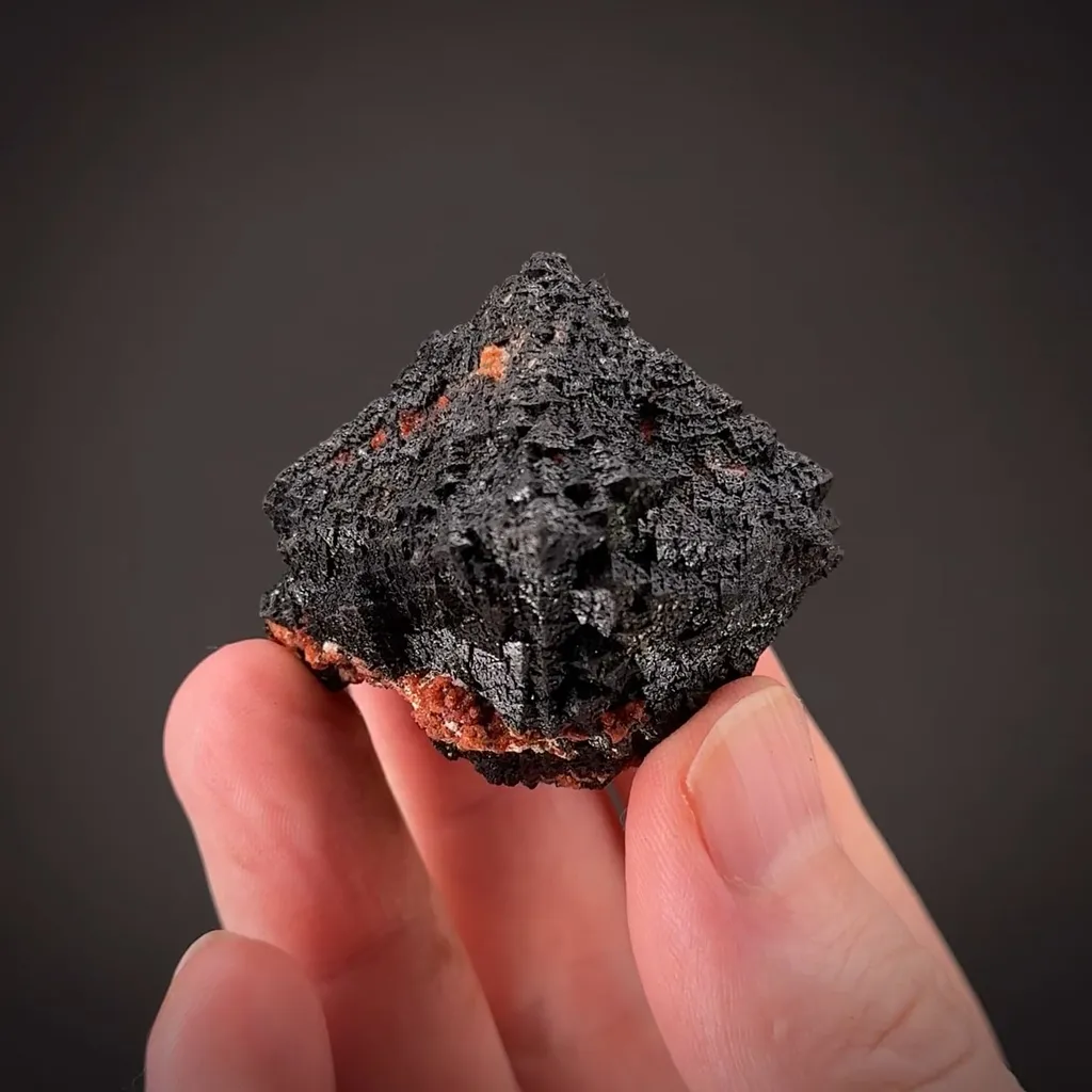 Hausmannite with Andradite image