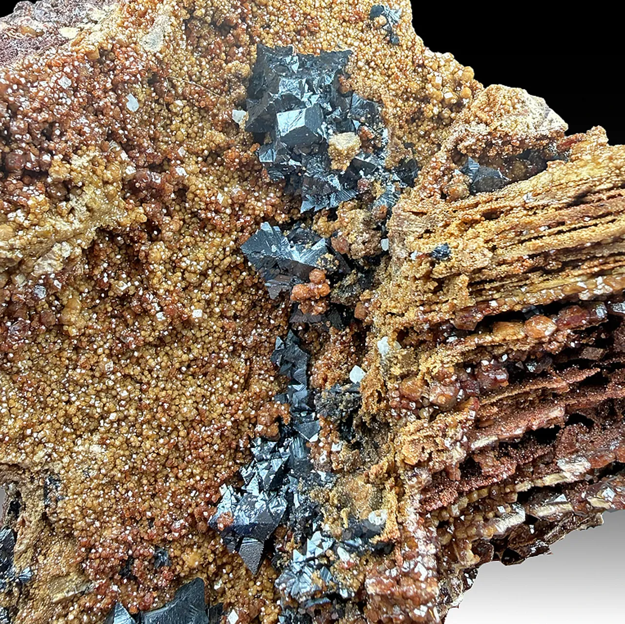Hausmannite with Andradite - image 1