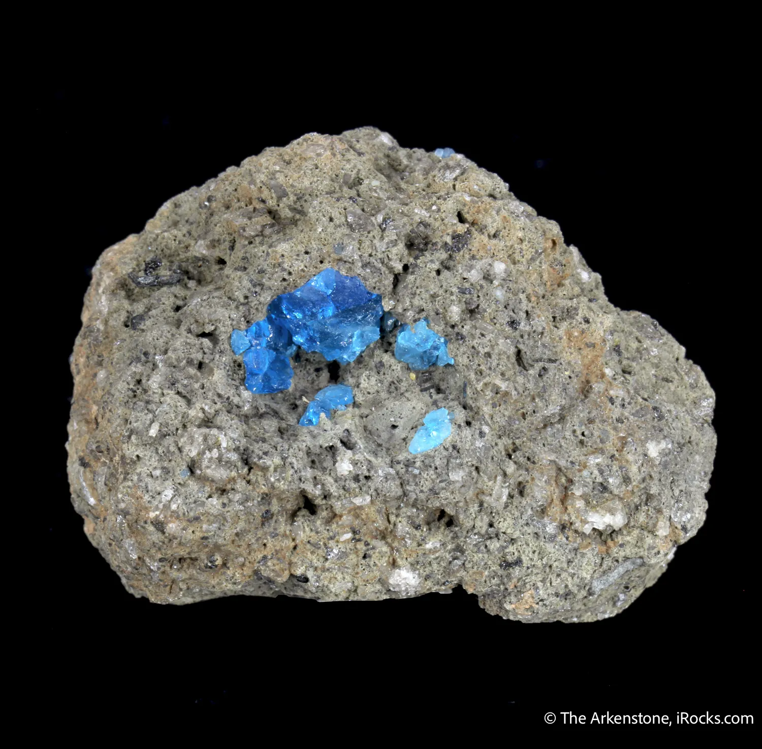 Haüyne in Basalt pocket - image 4