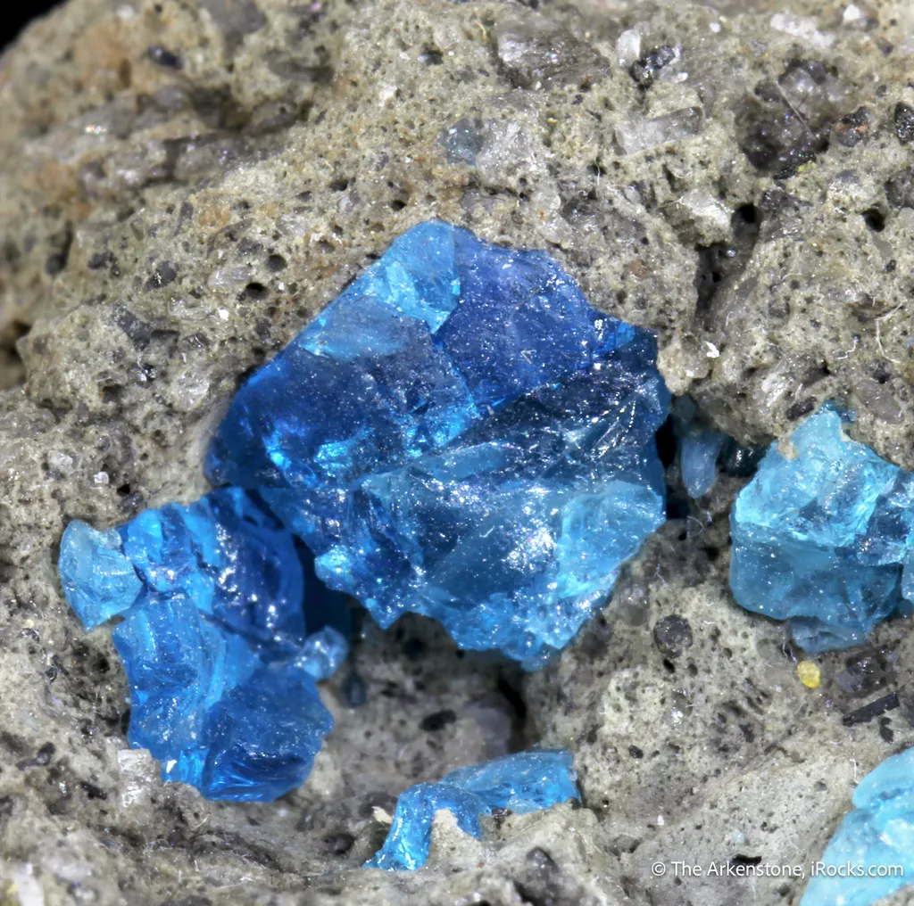 Haüyne in Basalt pocket image