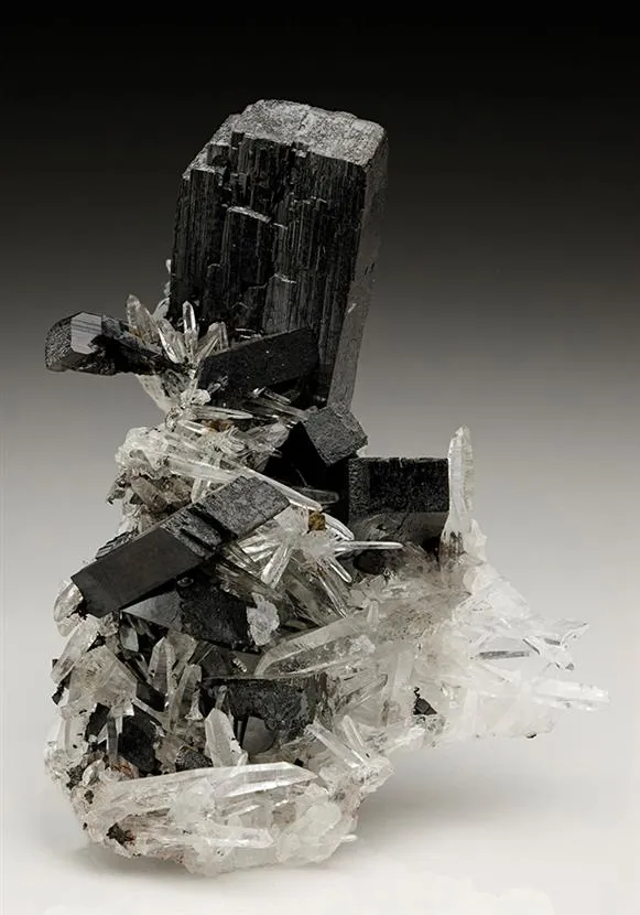 Hübnerite on Quartz image