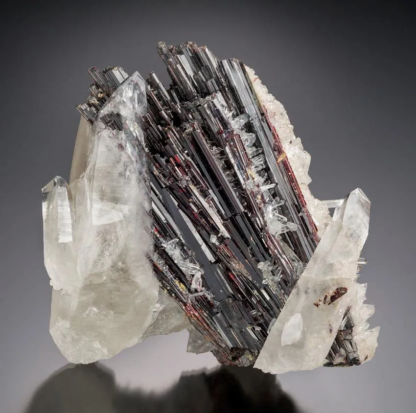 Hübnerite with Quartz image