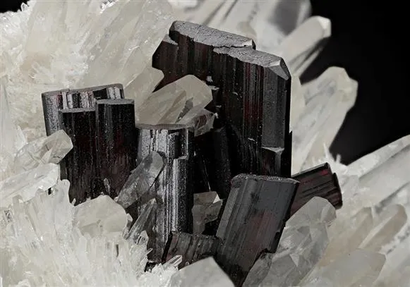 Hübnerite with Quartz image