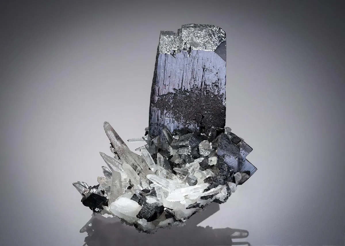 Hübnerite with Quartz - image 1