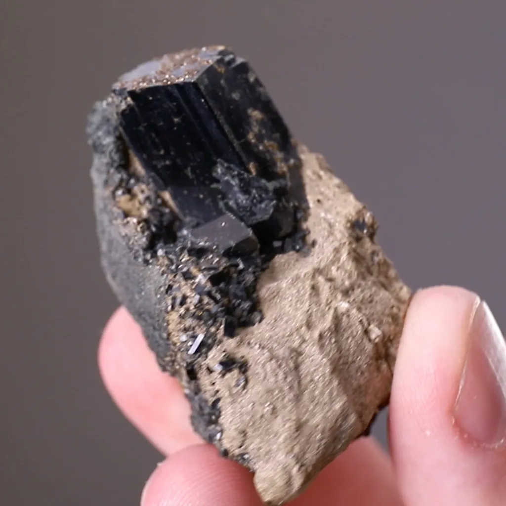 Hedenbergite image