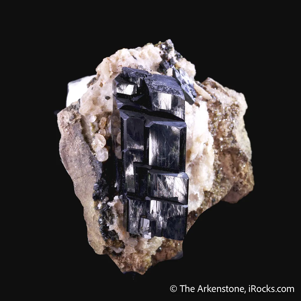 Hedenbergite on Calcite image