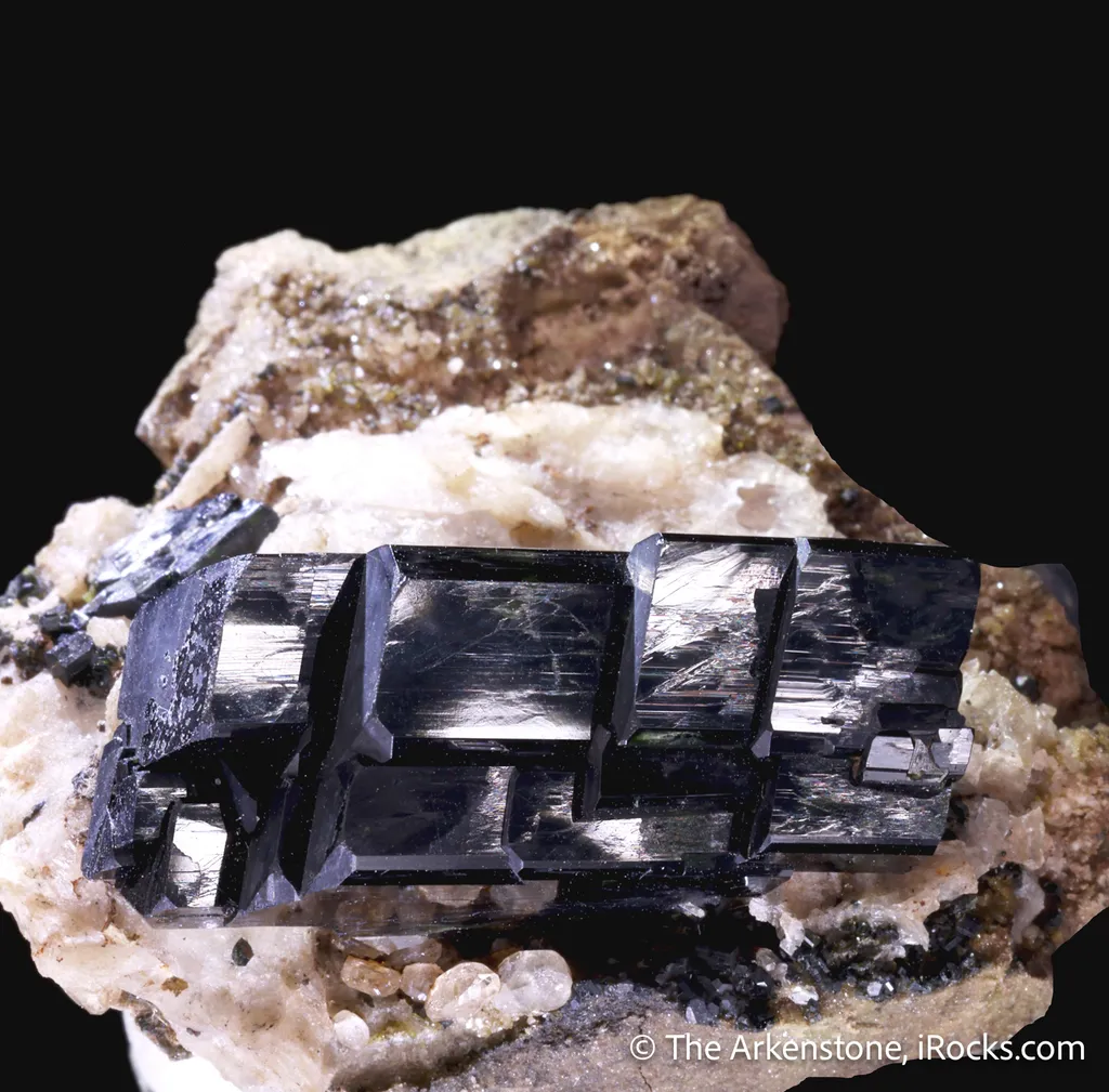 Hedenbergite on Calcite - image 4