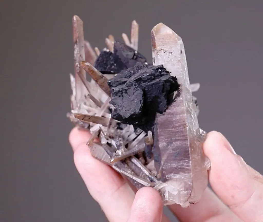 HELVINE on Quartz - image 2